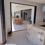 Contemporary Near Beaches Casa de Férias *