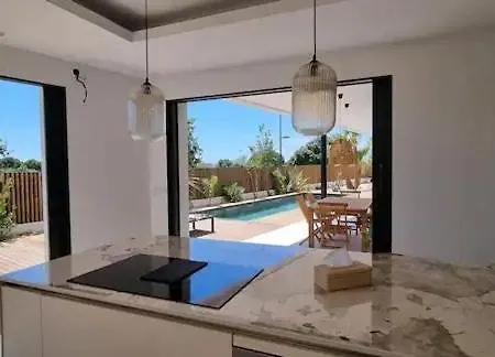 Contemporary Near Beaches Pérols