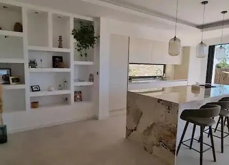 Contemporary Near Beaches Casa vacanze *