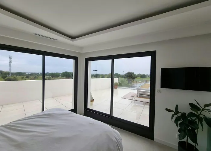 Semesterbostad Contemporary Near Beaches *
